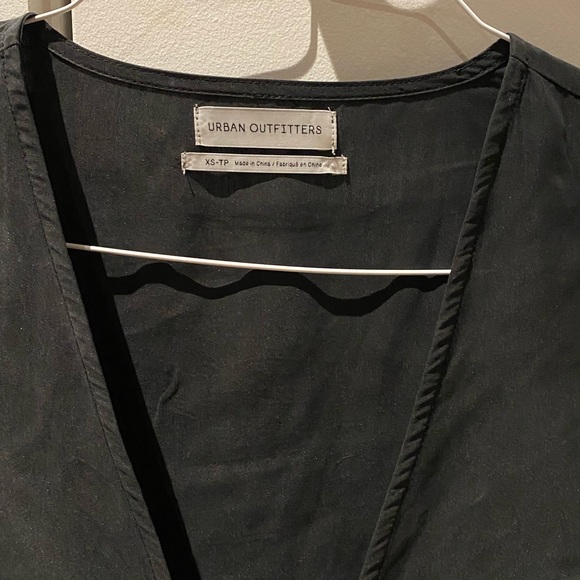 Urban Outfitters Loose Fitting Tie Top - Picture 4 of 4